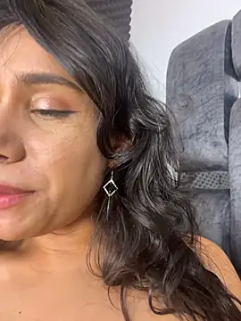 PilarJones_ webcam