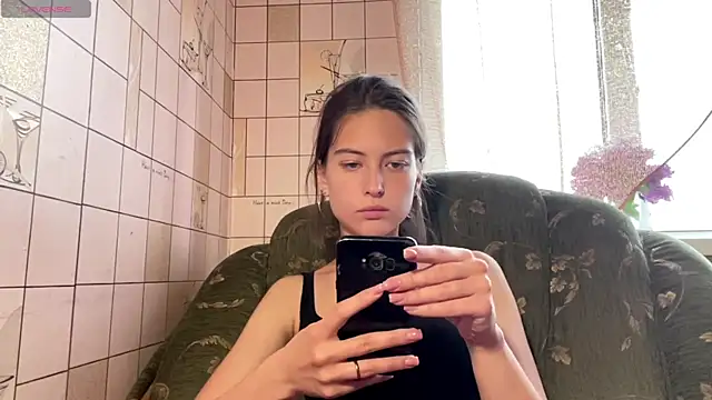 AlesiaGrainger webcam