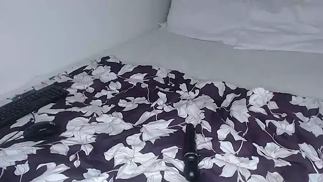 Bella_2025 webcam