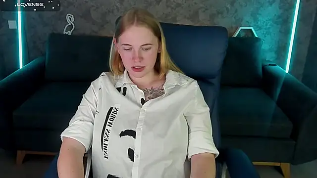 NikkyReyyy webcam