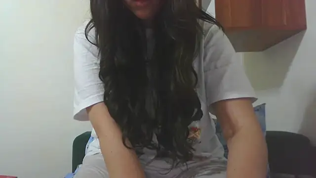 LovelyJulliette webcam