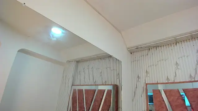 Scarlett_Hard_As webcam