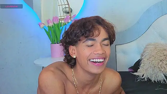 AlanCutee webcam