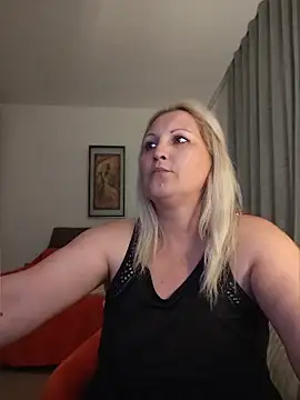 Divineblond webcam