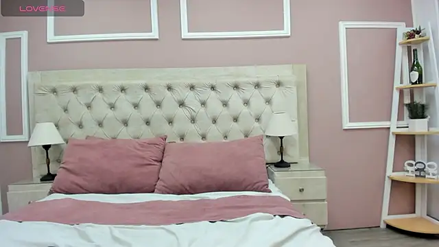 nia_taylorX webcam