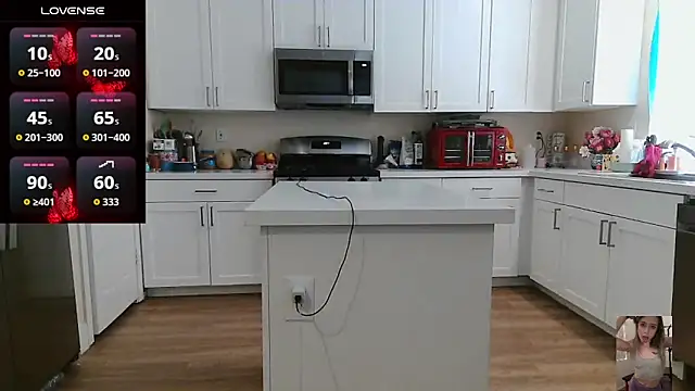 Blondiewithanass webcam