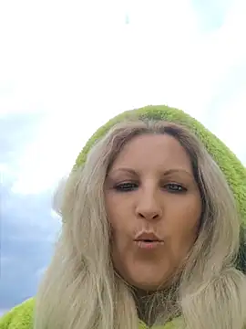 Divineblond webcam