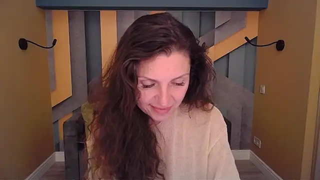 EllaLong webcam