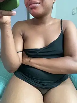 PrettyNina77 webcam