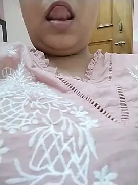 BubblePopQueen webcam
