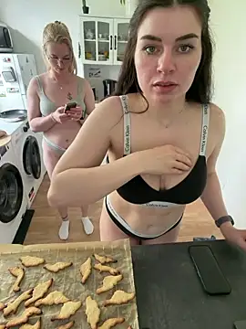 EllyNora webcam