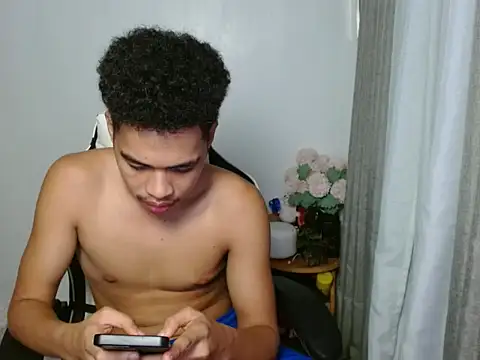 curlyasian_njxx webcam