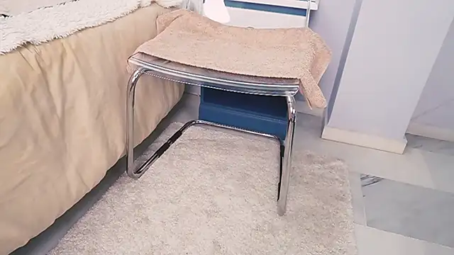 new_dee webcam