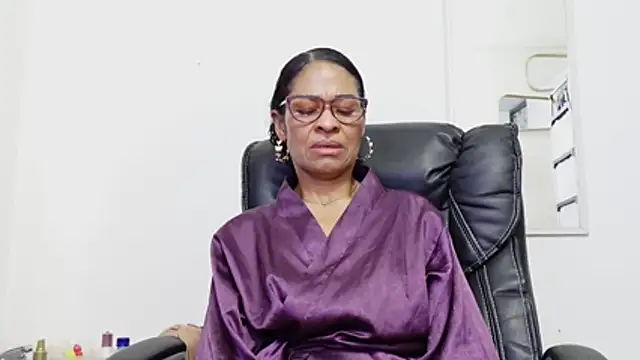 Aries_Mature webcam
