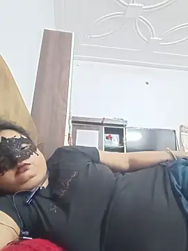 DesiRiya698 webcam