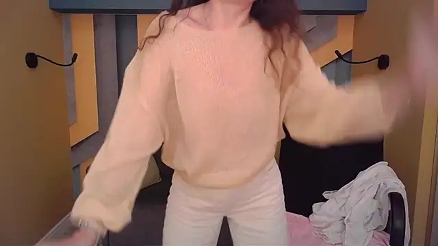 EllaLong webcam