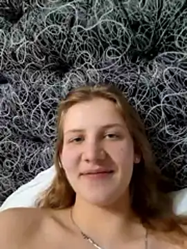 mooniekiss webcam
