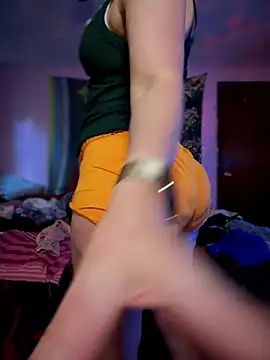 Milfshortcakes webcam
