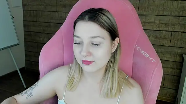 TinnaBurton webcam