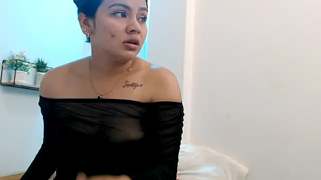 hotlatinaluna23 webcam