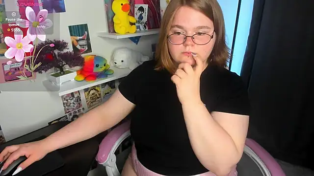 Maneela_Kennedy webcam