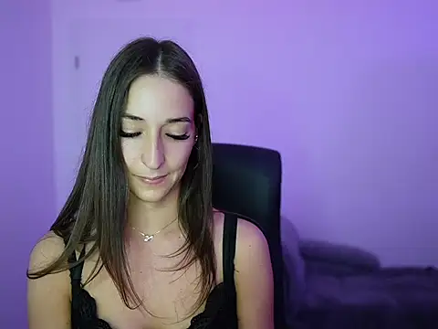 Crystalbrunette18 webcam