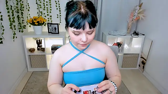 AliceMoongirl webcam