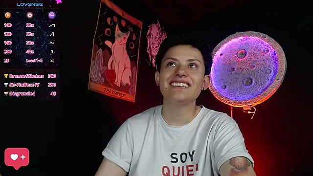 girl_intense444 webcam