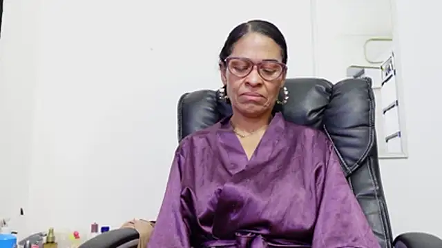 Aries_Mature webcam