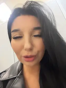 Tisha_Busty live sex cam