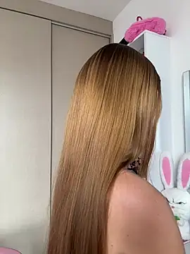 Nikii__ webcam