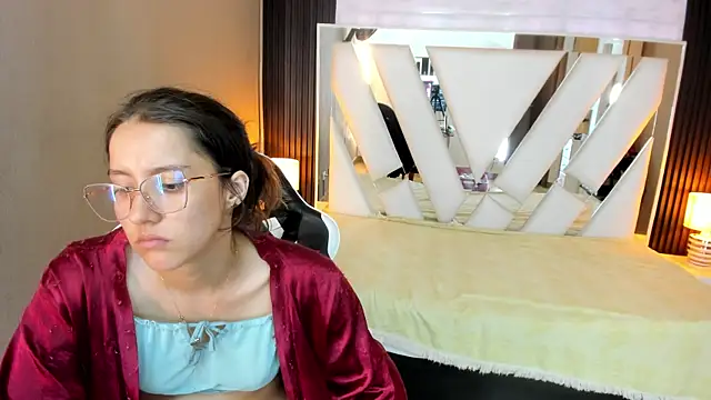 Linda4Petite webcam
