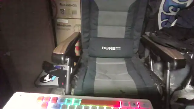 Lovyourpuss webcam
