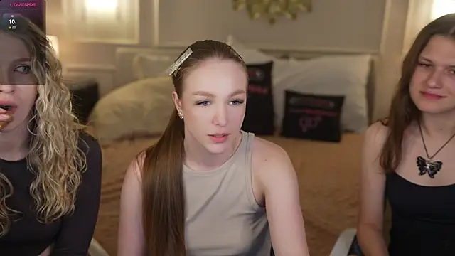 Ella_054 webcam