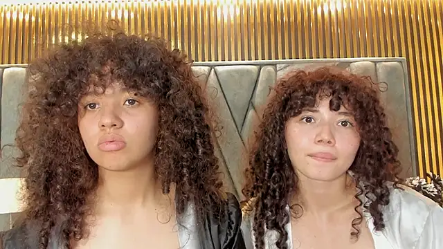 Chloe_and_Violeta webcam