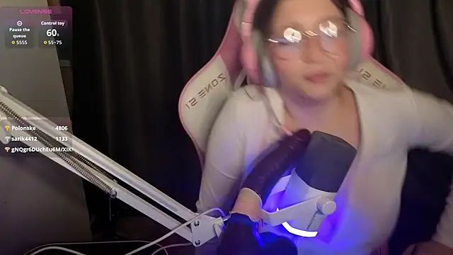PinkiiAura webcam