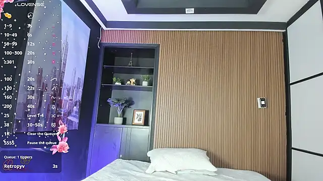 CarolineFyre webcam