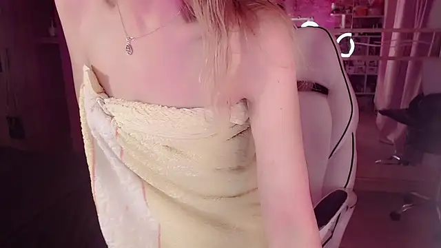 AnnieGOld_ webcam