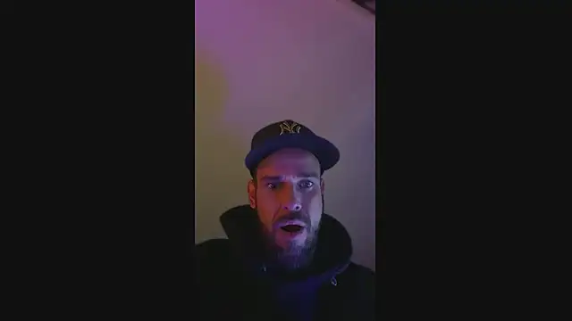 Guyst049 webcam