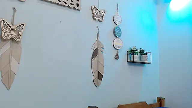 hotlatinaluna23 webcam