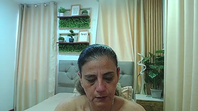 sasi_luna - Sasi_luna's free webcam - UK Sex Cams