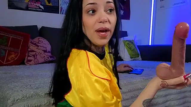 KiraQuinn1 webcam
