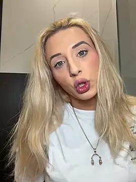 strongqueen - Strongqueen's free webcam - UK Sex Cams