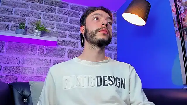 noah_ricci webcam