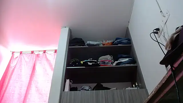 nicolle_milf1978 webcam