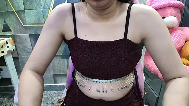 NymphoIsLive webcam