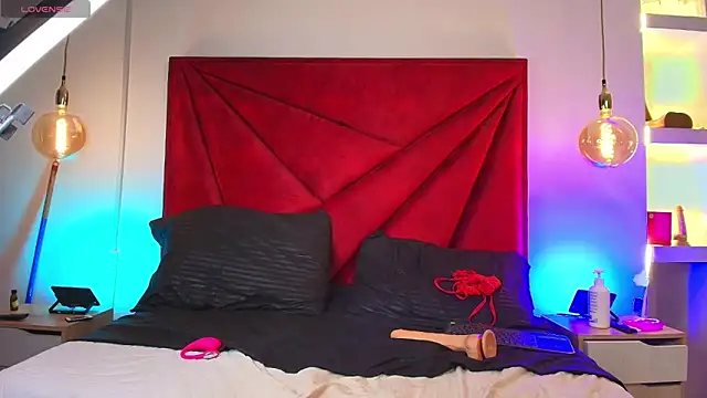NahomiRoss webcam