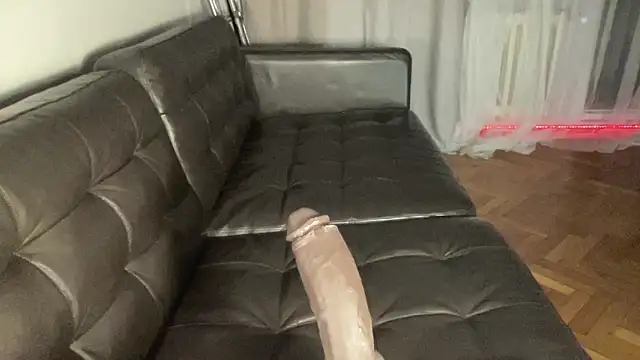 MissDeepVelur webcam