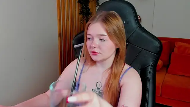 ElinaVale webcam