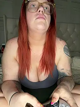 CurvyGirlMyla webcam
